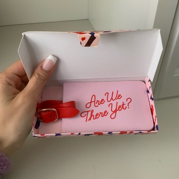 YES STUDIO Are We There Yet Faux Leather Travel Passport Cover Luggage Tags NEW - Picture 6 of 14